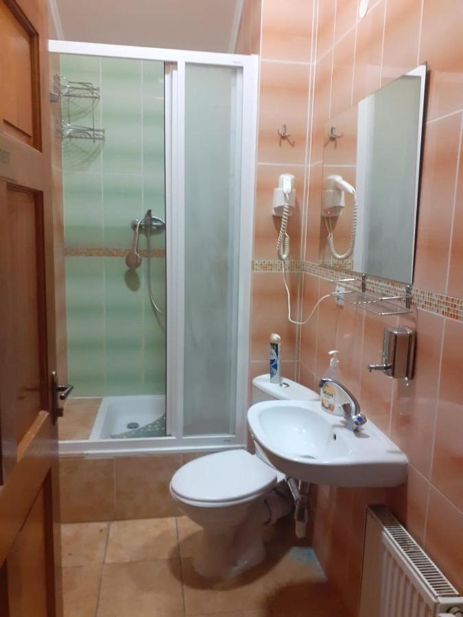 Hostel Stozhary Ternopil Exterior foto